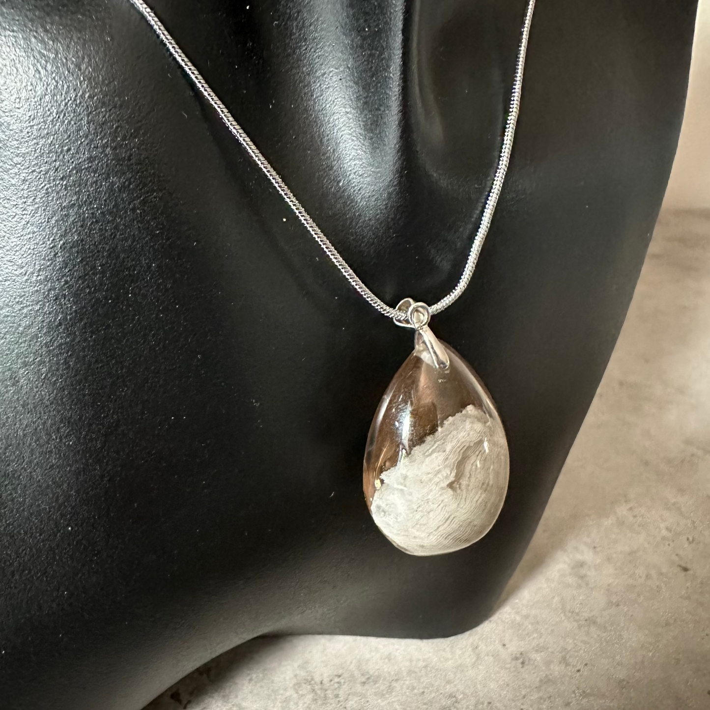 Multilayer Phantom White
Melaleuca ghost Quartz Pendant - Enchant & Delight