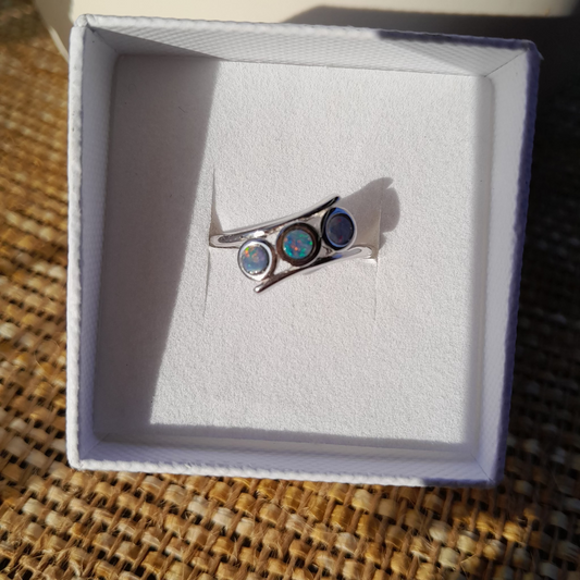 ✨Australian Coober Pedy Opal Trilogy Ring – Size 8