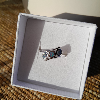 ✨Australian Coober Pedy Opal Trilogy Ring – Size 8