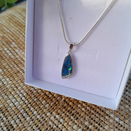 ✨ Ocean Light Coober Pedy Australian Opal Necklace – A Touch of Calm & Intuition