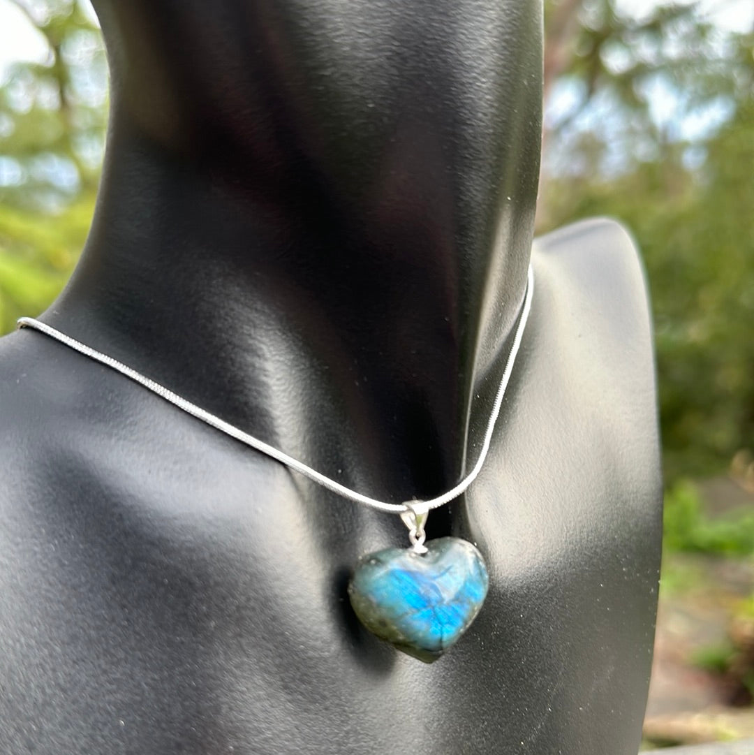 Labradorite Heart Pendant - Enchant & Delight