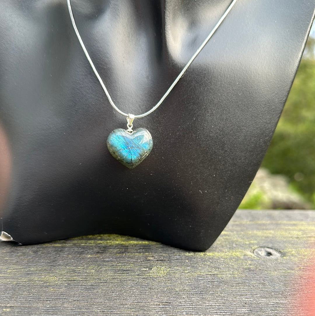 Labradorite Heart Pendant - Enchant & Delight